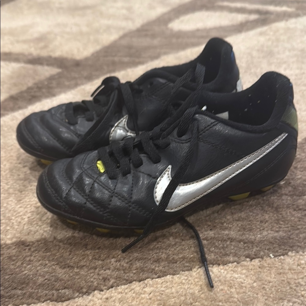 Nike Black and Silver Sneakers with Synthetic Leather